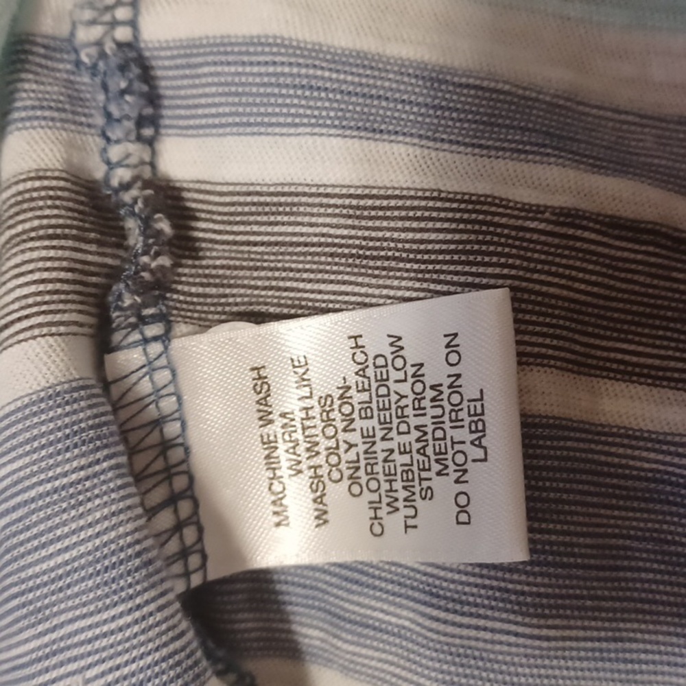 Roundtree & Yorke soft washed v neck tee - Picture 4 of 5
